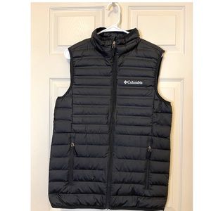 Men’s Columbia Puffer Vest. All zippers work. Like new condition.